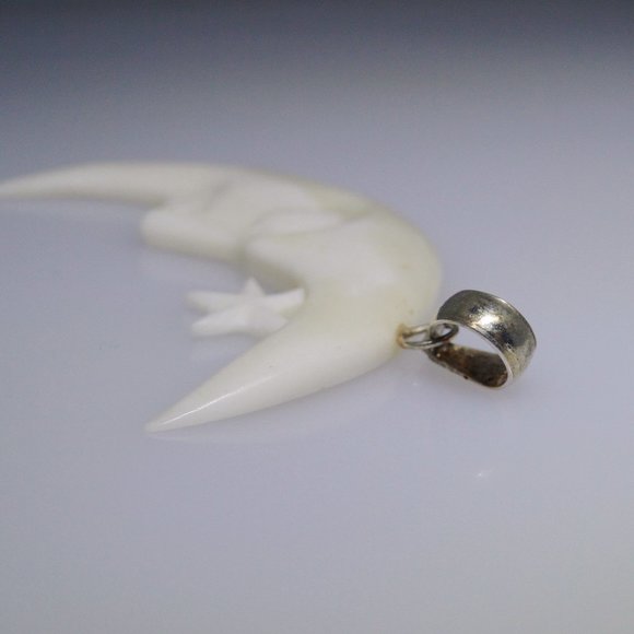 Moon and hanging star pendant made of bone NWOT - Picture 5 of 6